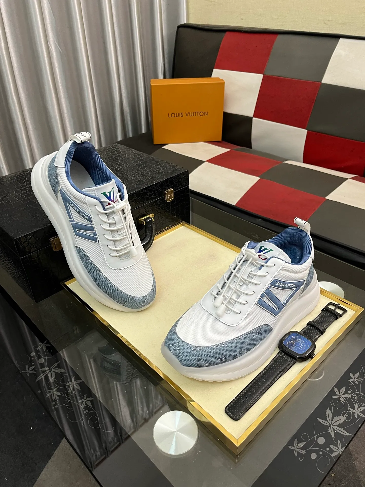 Men's shoes 💰458⌚️⌚️【LOUlS VUlTTON】Louis Vuitton ~ unique and casual style. LV counter purchasing 🏃casual shoes😍😍 are on sale at the men's counter at the same time. Italian imported brands select top-layer Italian cowhide. 🐑Sheepskin lining (refuses to discolor and grind feet) Sole: Original sole specially provided by the original factory 🎬Better in kind Code number: 38-444⃣️Color selection